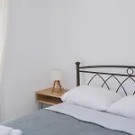 Eleftheria House * Mytakas
