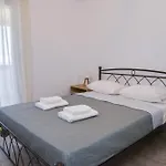 Eleftheria House * Mytakas