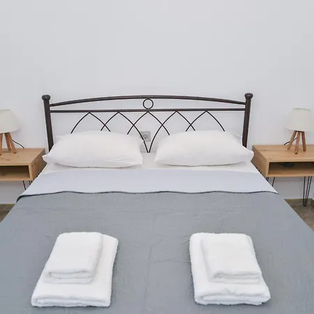 Eleftheria House * Mytakas