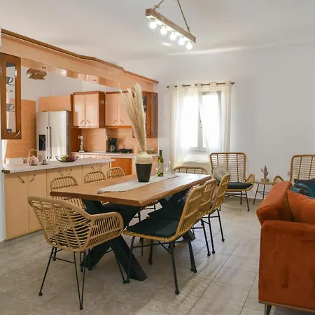 Eleftheria House Mytakas