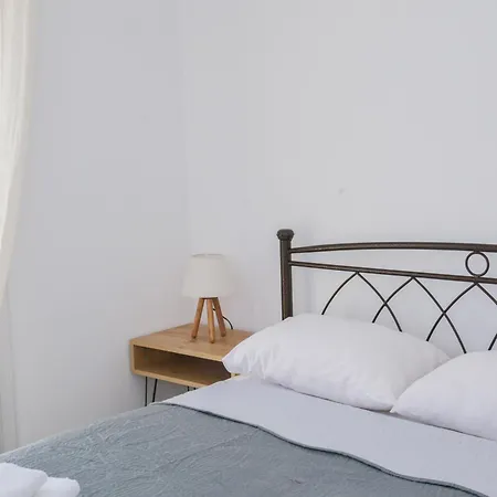 Eleftheria House * Mytakas