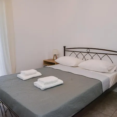 Eleftheria House * Mytakas