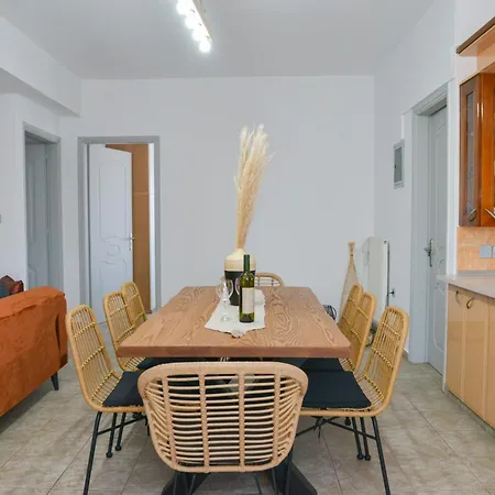 Eleftheria House Mytakas