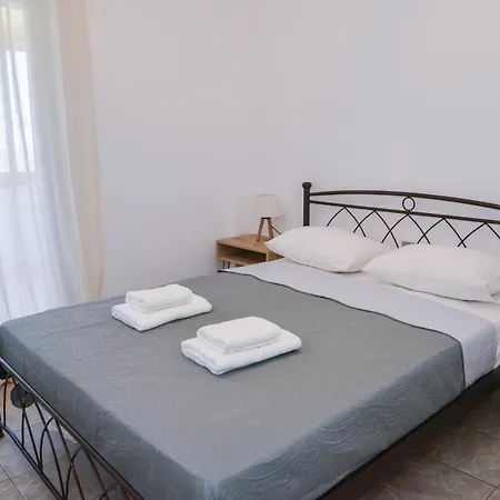 別荘 Eleftheria House *