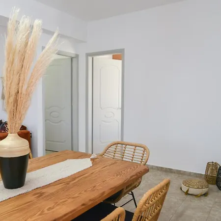 Eleftheria House * Mytakas