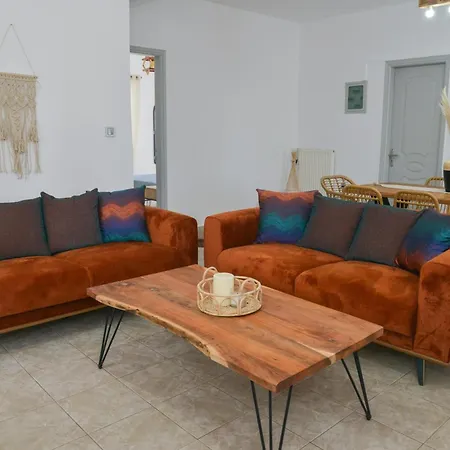 Eleftheria House Mytakas