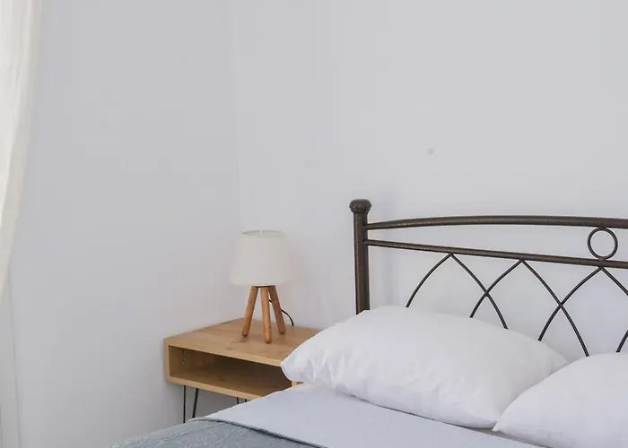 Eleftheria House * Mytakas