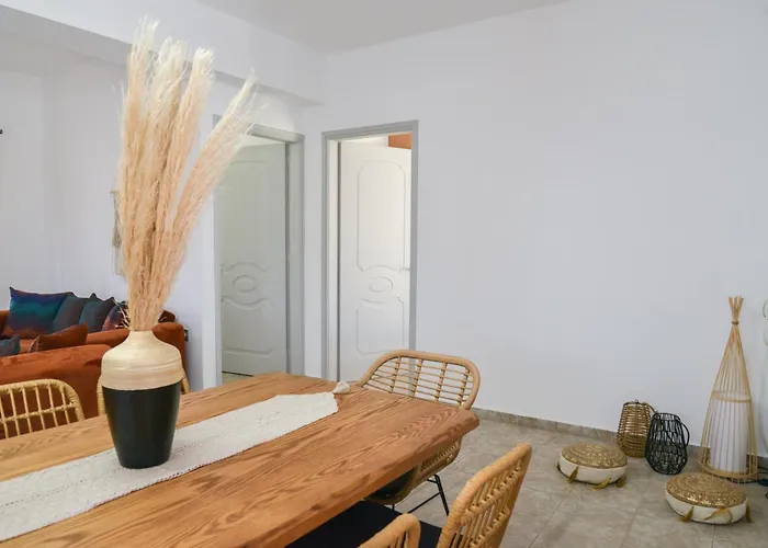 Eleftheria House * Mytakas