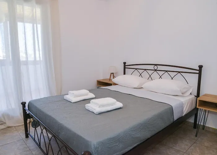 Eleftheria House * Mytakas